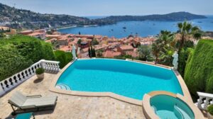 superbe-villa-surplombant-la-rade-de-villefranche-sur-mer-1