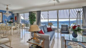 superbe-villa-surplombant-la-rade-de-villefranche-sur-mer-3