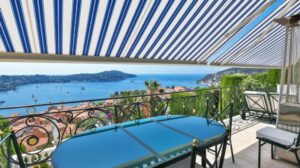 superbe-villa-surplombant-la-rade-de-villefranche-sur-mer-7